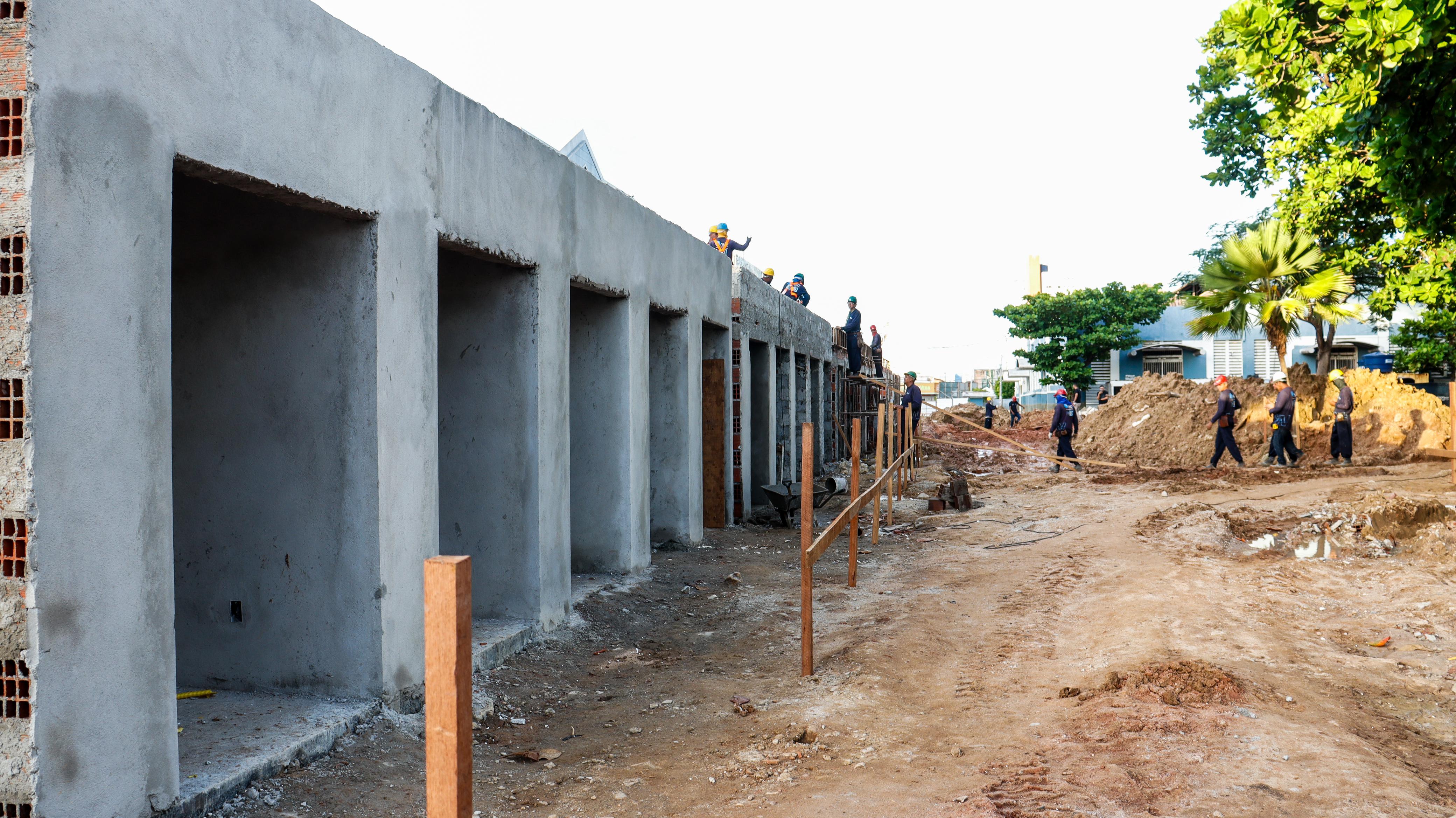 Construção do Centro Comercial de Mossoró avança em três turnos de trabalho