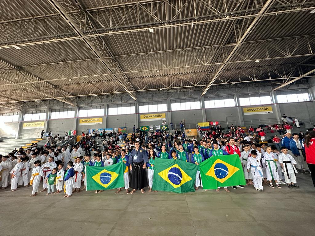 Equipe do projeto "Karatê Para Todos" é medalhista na Argentina