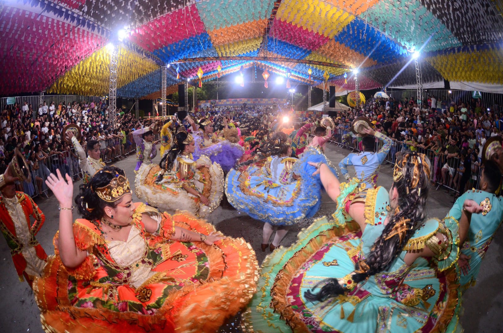 Festival de Quadrilhas segue com apresentações na categoria Interestadual Estilizado Adulto