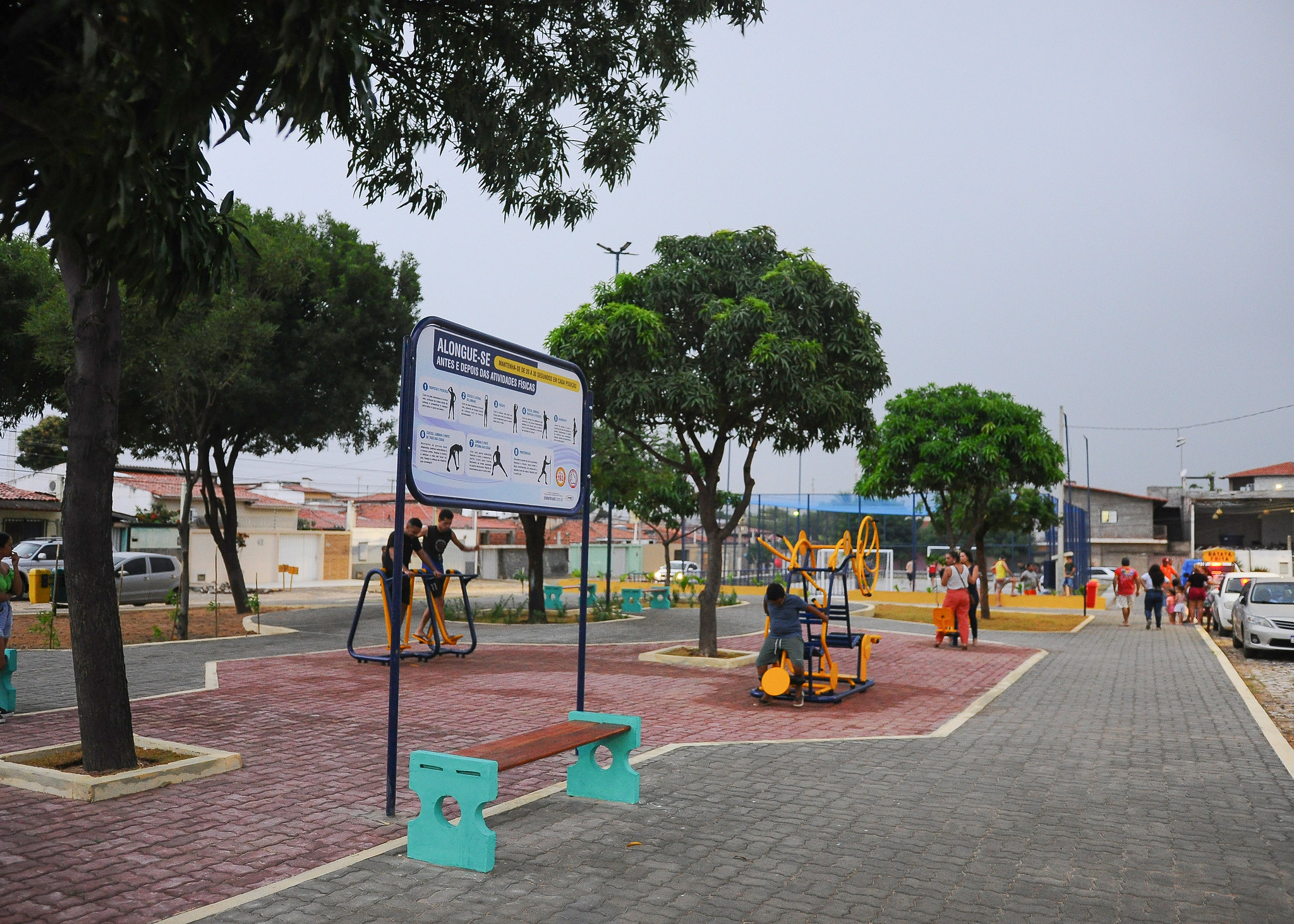 Moradores do Abolição III comemoram reforma da Praça Antônia Lopes Alves