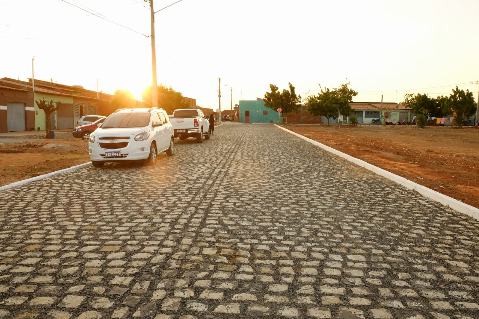 Prefeitura entrega ruas pavimentadas no bairro Belo Horizonte