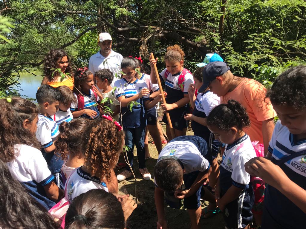 Secretaria de Agricultura promove aula de campo com estudantes da zona rural