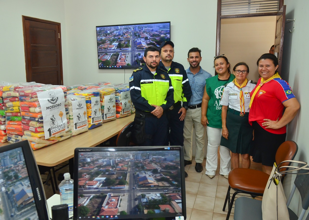 Sesdem realiza entrega de alimentos arrecadados em inscrições de passeio ciclístico