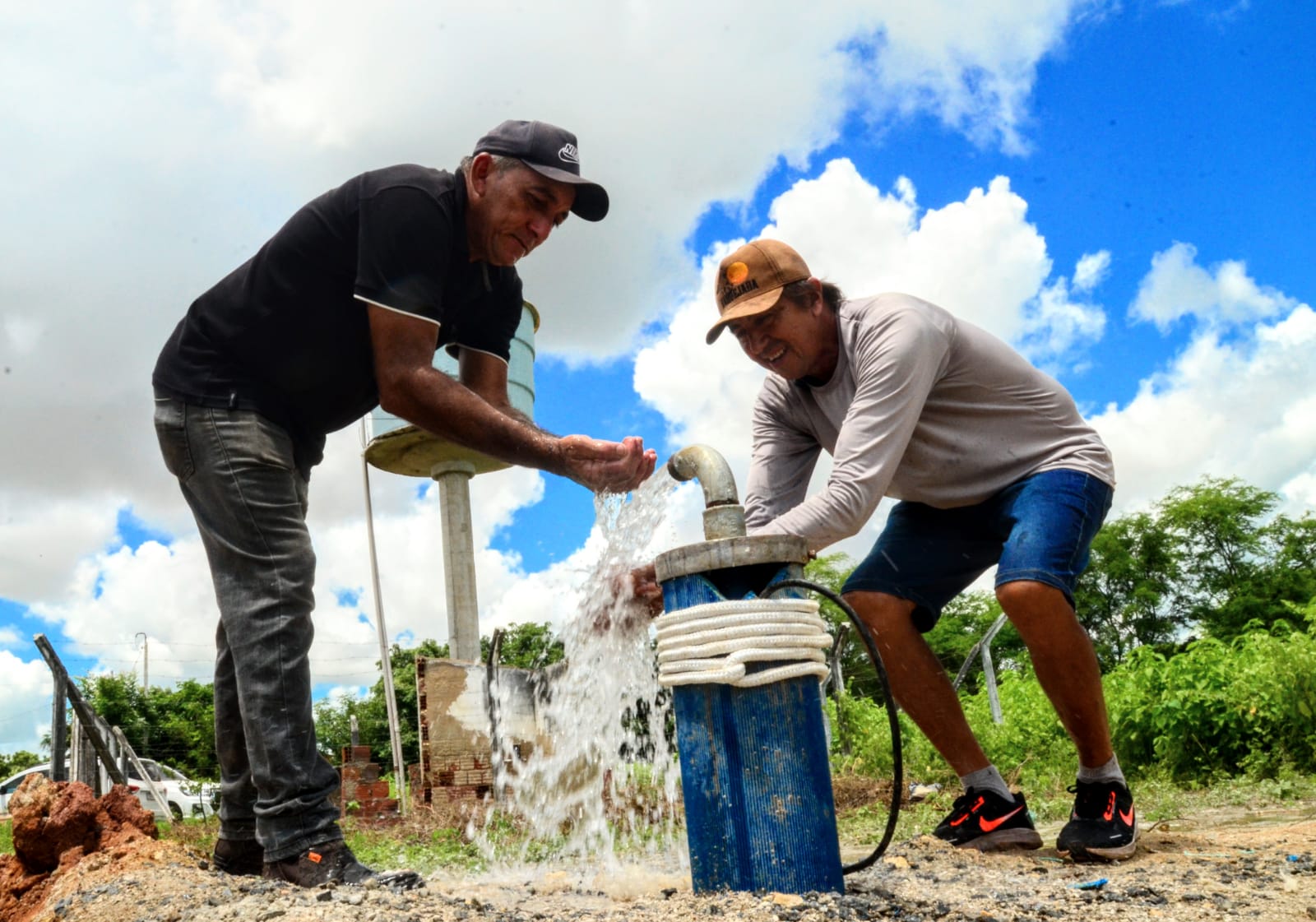 Prefeitura resolve problema de 20 anos com instalação de poço na comunidade Sol Nascente