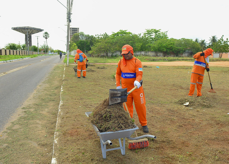 Bairro Costa e Silva recebe mutirão de limpeza da Prefeitura de Mossoró