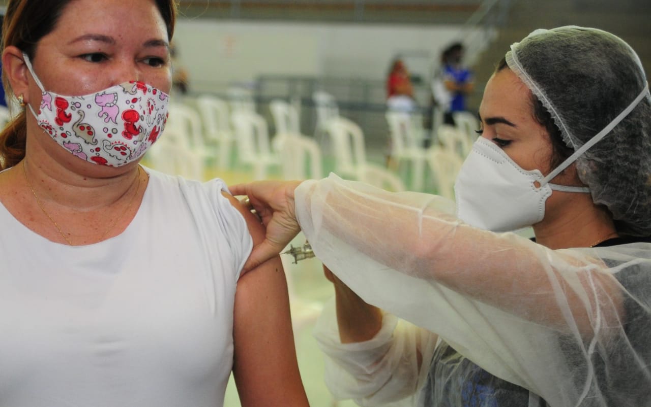 Mossoró recebe mais de 16 mil doses de vacinas contra a Covid-19