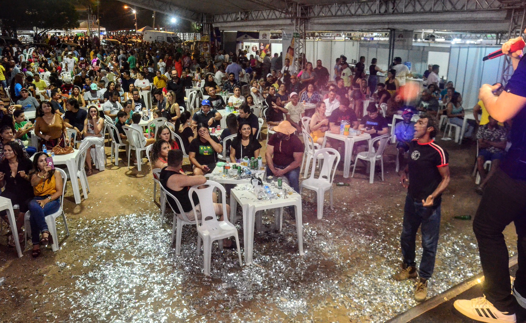 Decreto municipal proíbe a venda de bebida acondicionada em recipiente de vidro na Festa do Bode