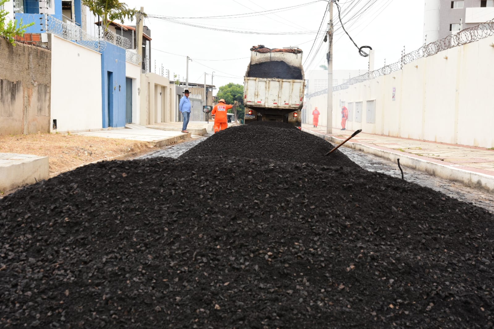 “Mossoró Realiza” - Prefeitura contempla mais uma rua da cidade com pavimentação asfáltica