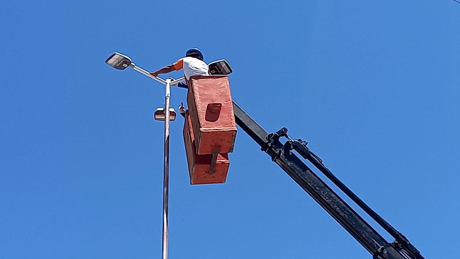 “Mossoró Iluminada”: Rua Venceslau Braz recebe tecnologia das luminárias de LED