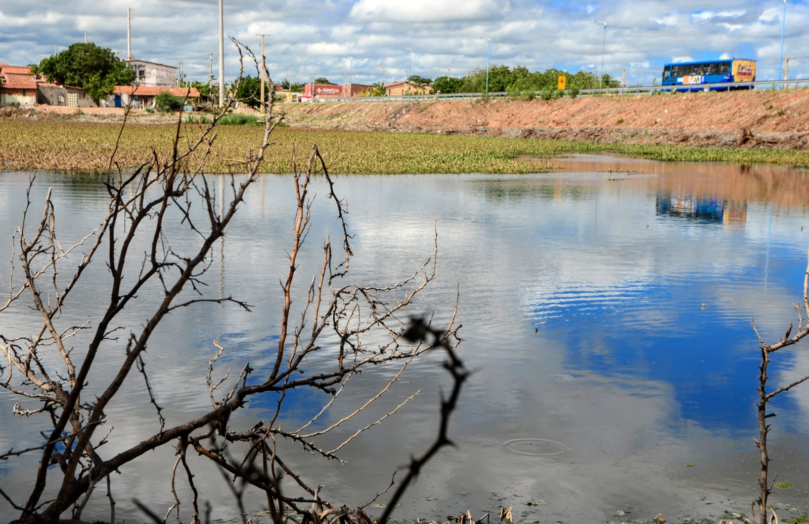 “Mossoró Limpa” - Prefeitura conclui limpeza do açude do bairro Costa e Silva