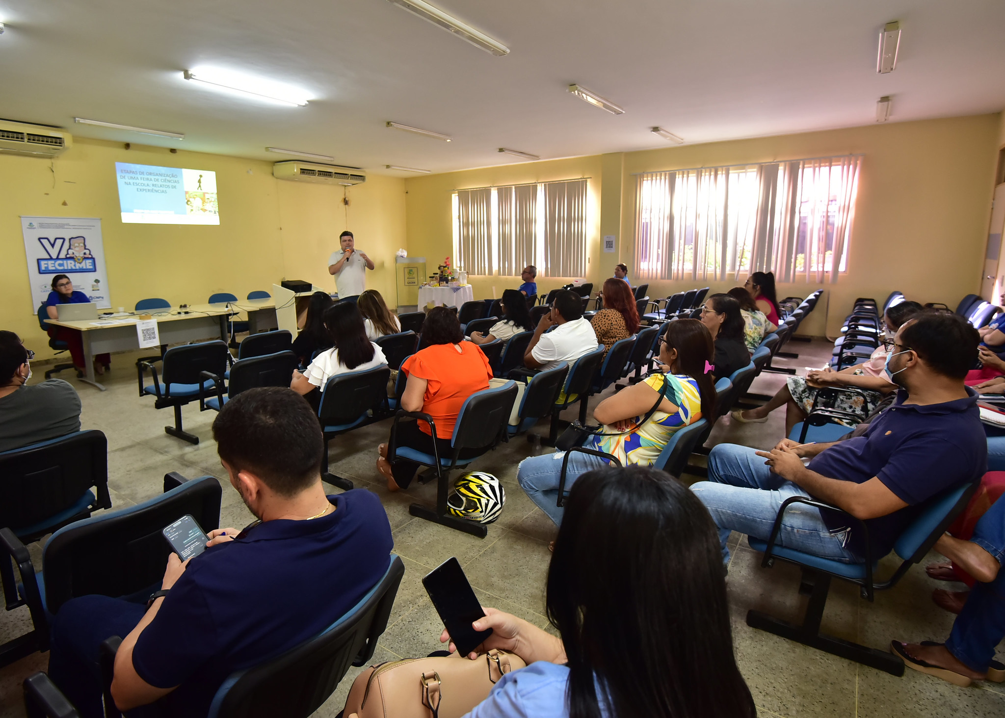 Encontro formativo reúne articuladores de feiras de ciências nas escolas da Rede Municipal