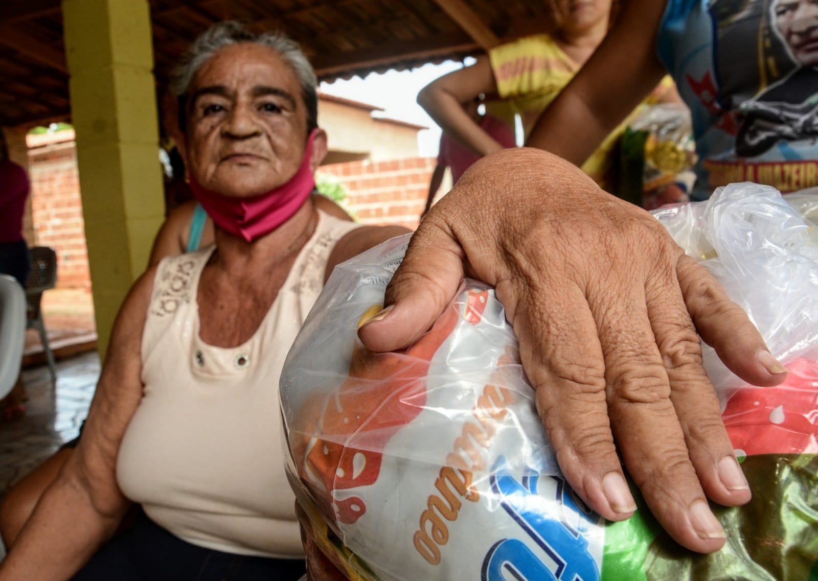 Famílias de Riachinho, Rancho da Caça e Fazenda Nova recebem complementação alimentar