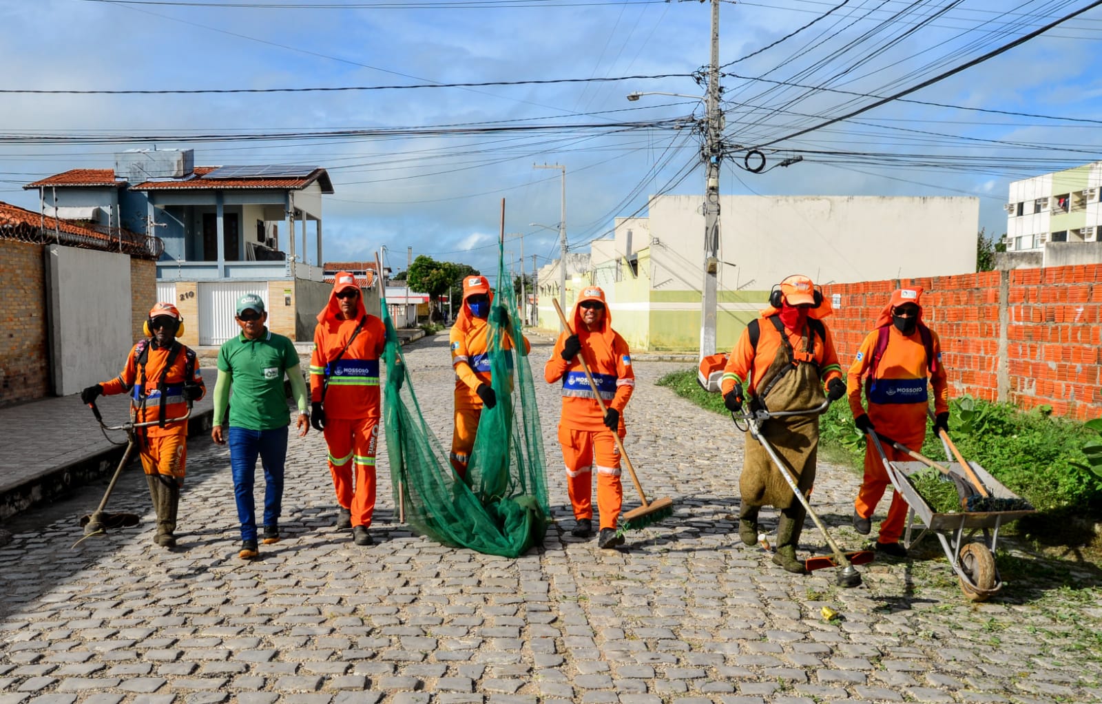 “Mossoró Limpa”: Prefeitura realiza mutirão de limpeza no bairro Sumaré