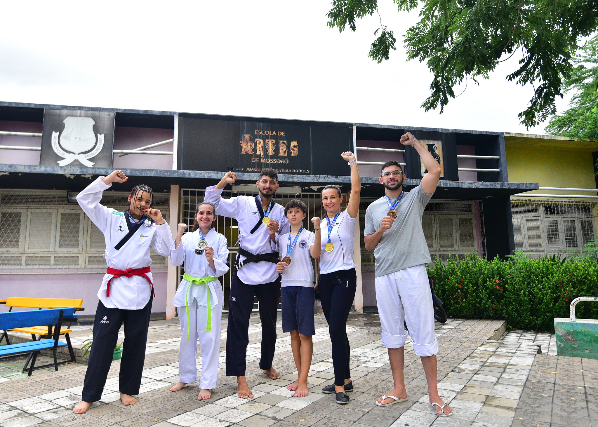 Aluno e professor da Escola de Artes conquistam medalha de ouro no Campeonato Estadual de Taekwondo