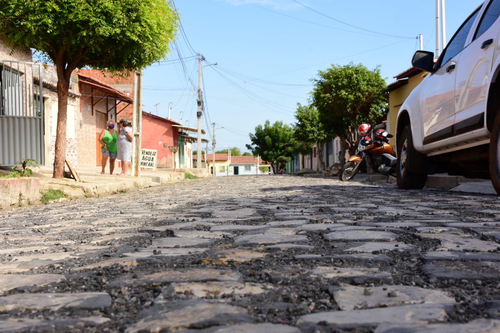 Prefeitura investe em obras de saneamento básico e pavimentação de ruas