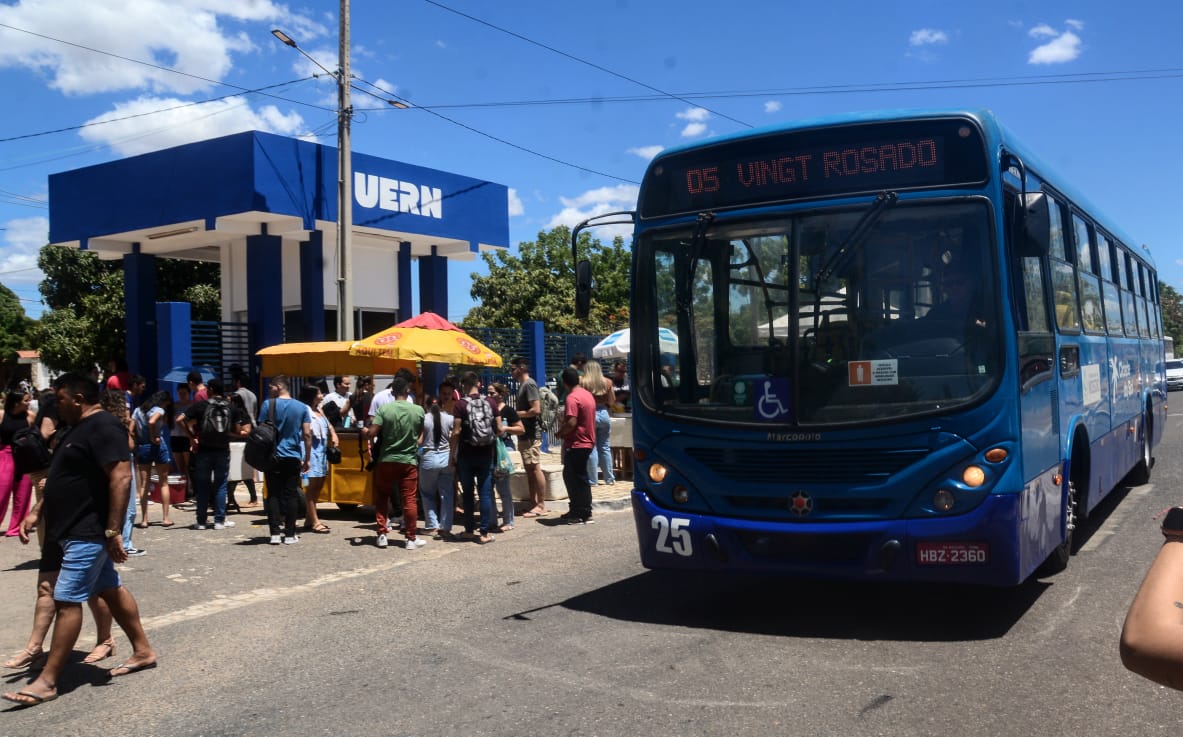 Estudantes fazem prova do Enem com gratuidade garantida no transporte público