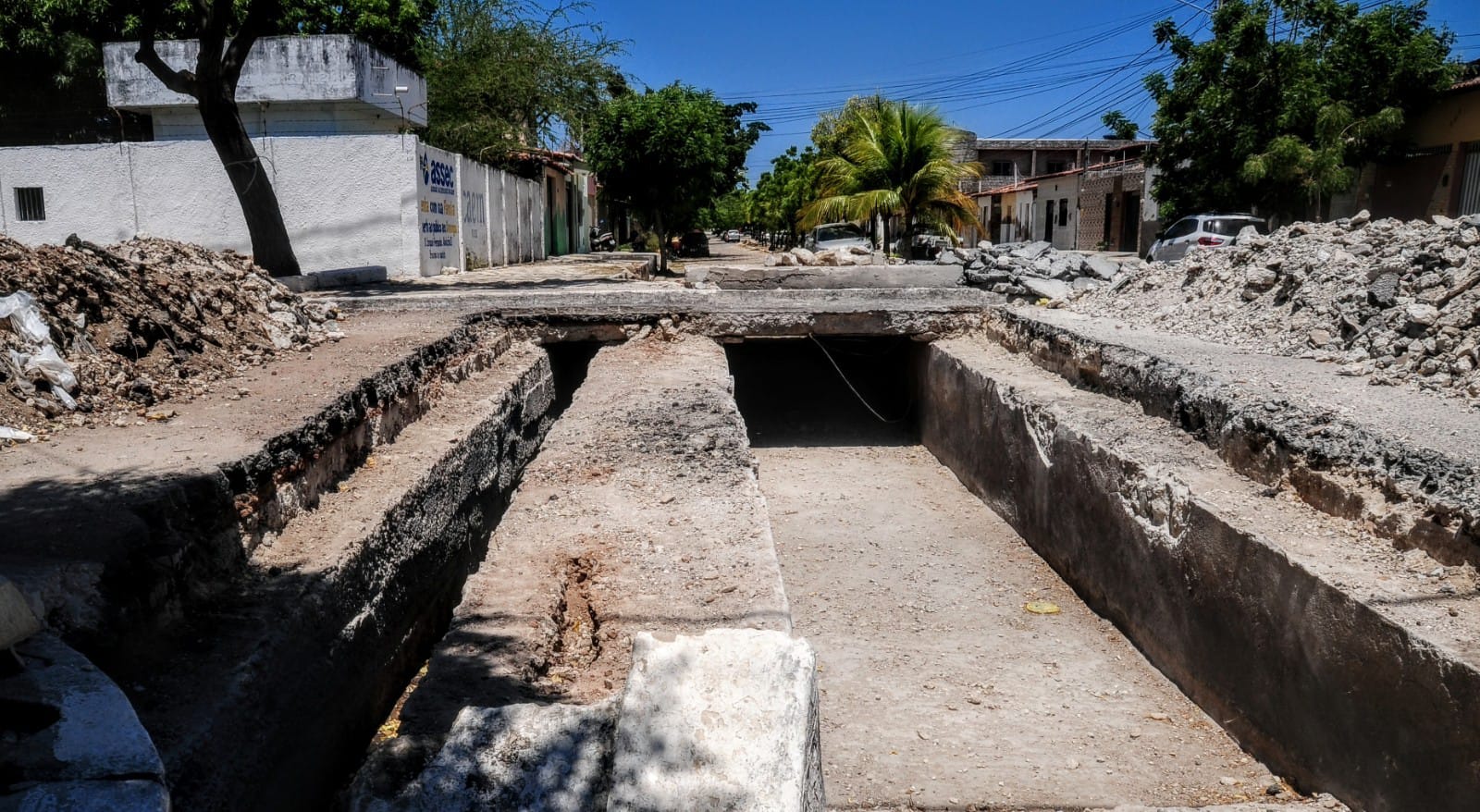 Município promove obras na rua Delfim Moreira com a Marechal Hermes