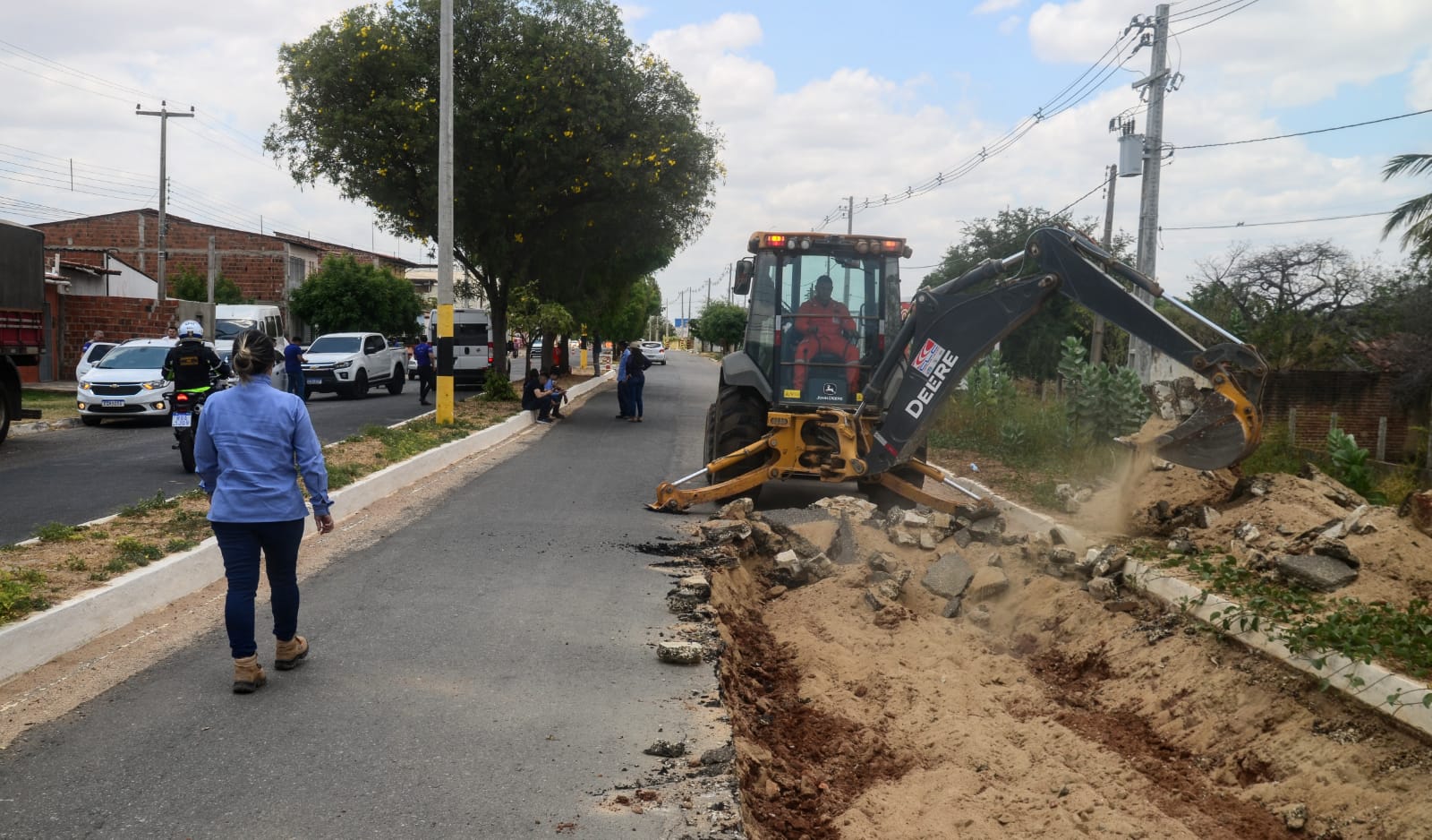 Prefeitura inicia restauração asfáltica da avenida Alberto Maranhão