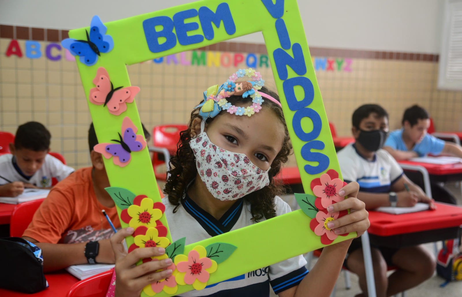 Escola Municipal Izabel Fernandes é entregue revitalizada à comunidade do Ouro Negro