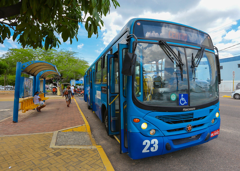 Prefeitura garante ônibus para universidades