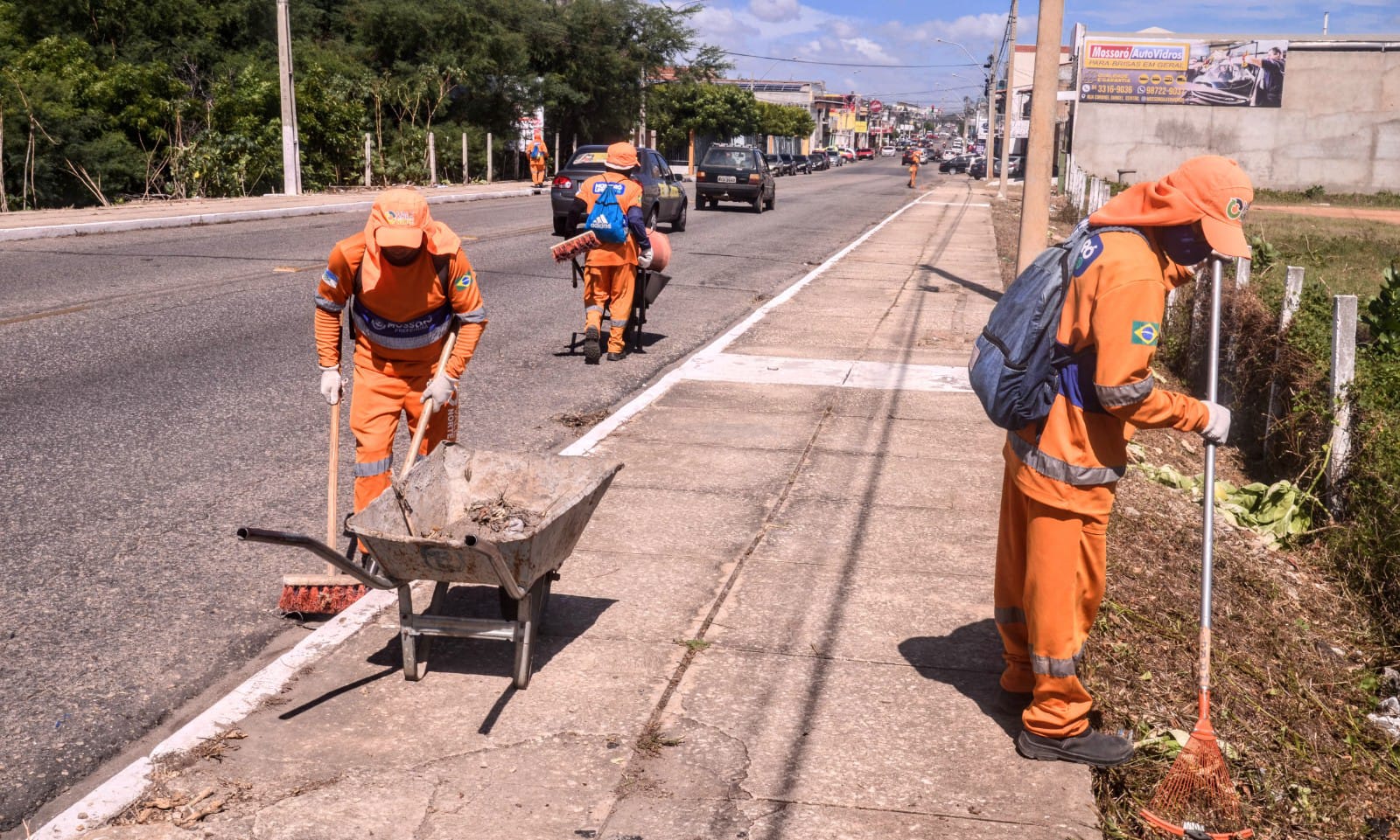 Prefeitura segue com mutirão de limpeza urbana por diversos bairros de Mossoró