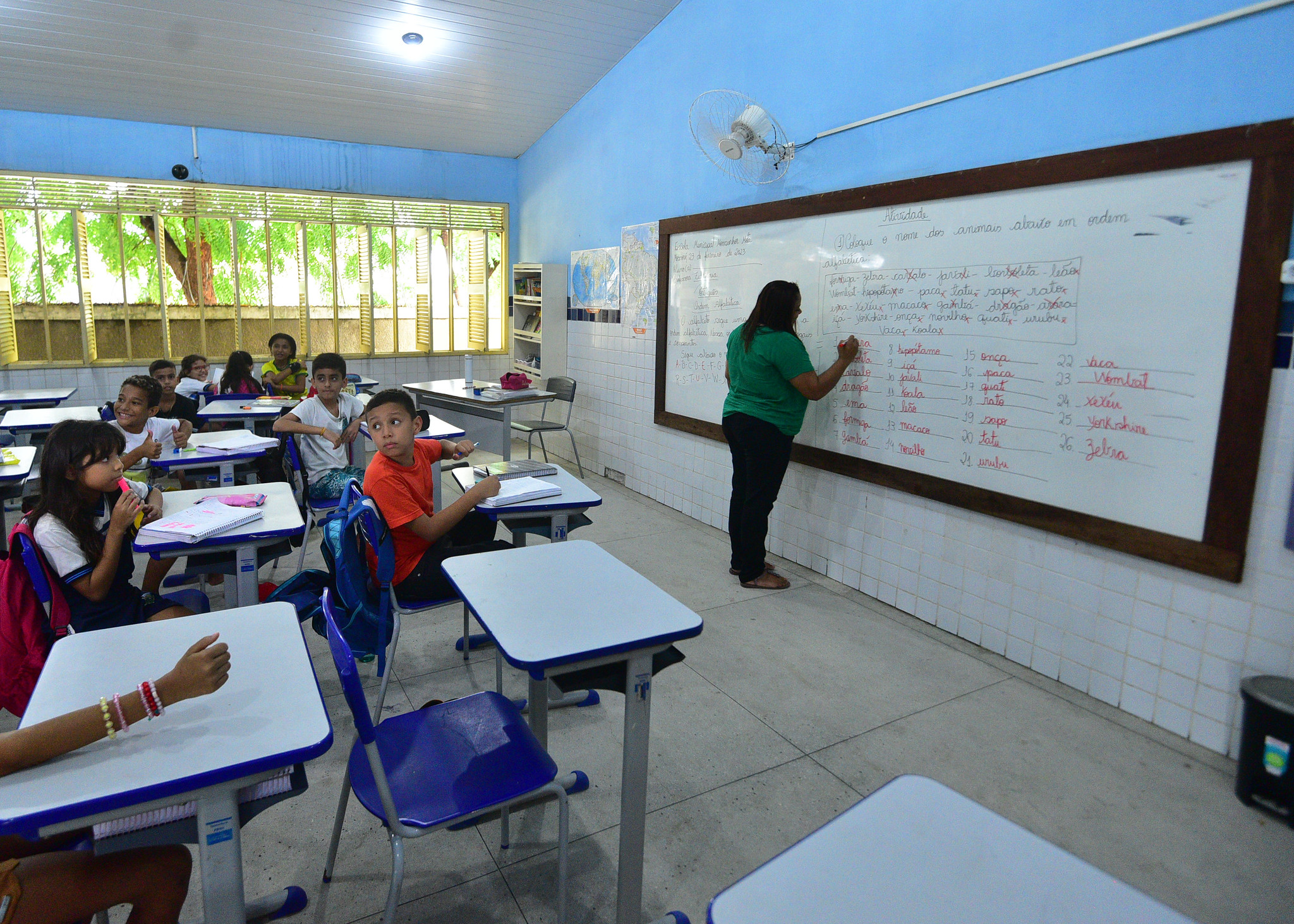 Ano letivo tem continuidade em unidades de ensino e professoras destacam importância da educação