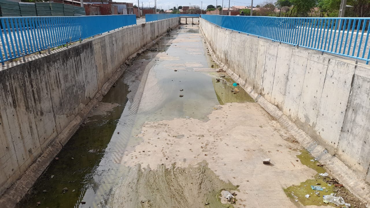 Prefeitura conclui limpeza do canal da comunidade Santa Helena