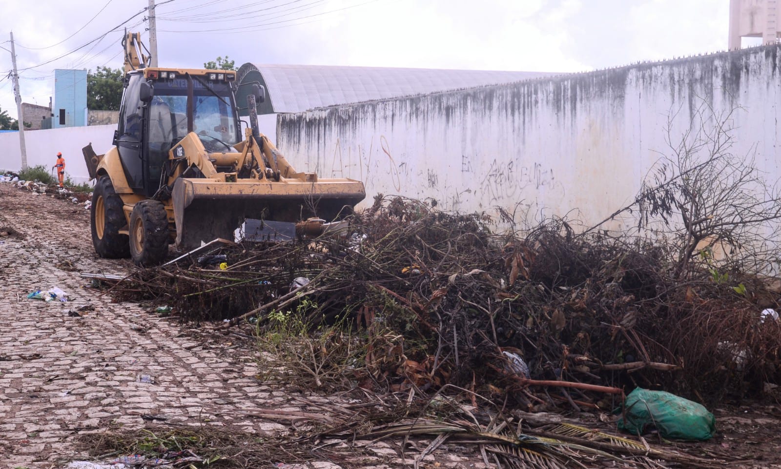 Prefeitura regulamenta lei que proíbe descarte irregular de lixo em vias e espaços públicos