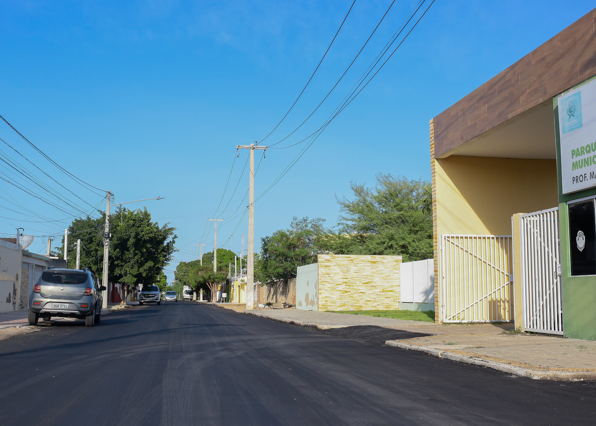 Programa “Asfalto no Bairro” contempla avenida Dr. Almir de Almeida Castro