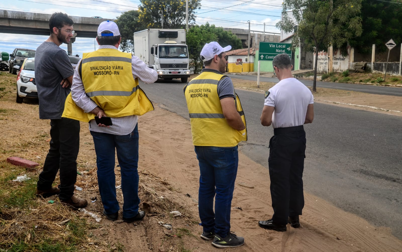 Prefeitura inicia obra de readequação do canteiro central da avenida São Jerônimo