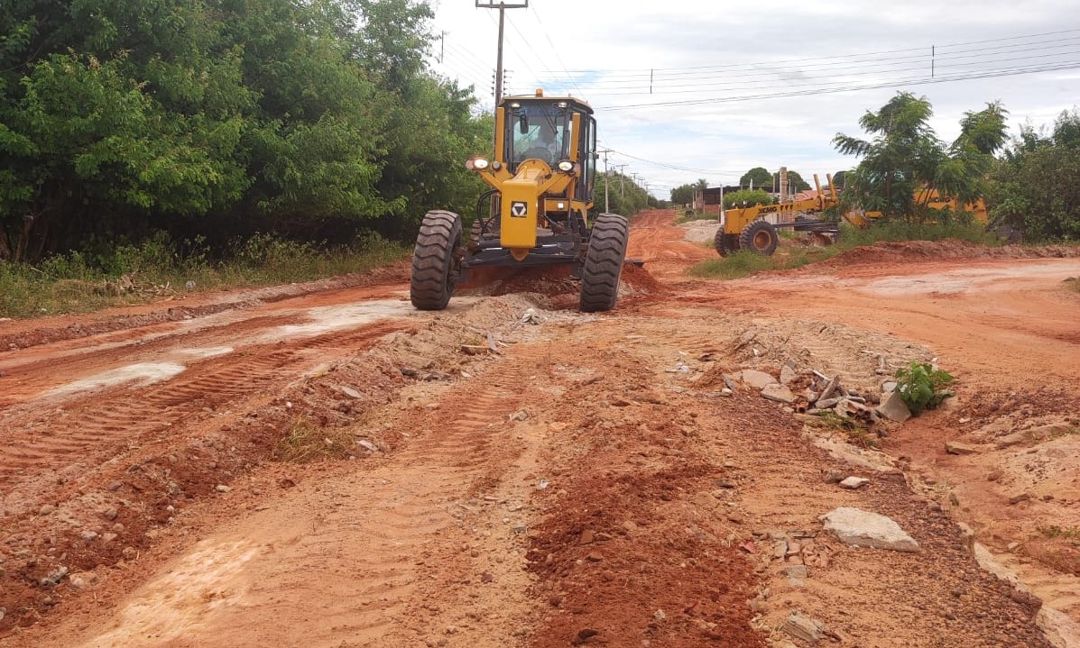 Prefeitura chega com obras de recuperação de estradas na comunidade Oziel Alves