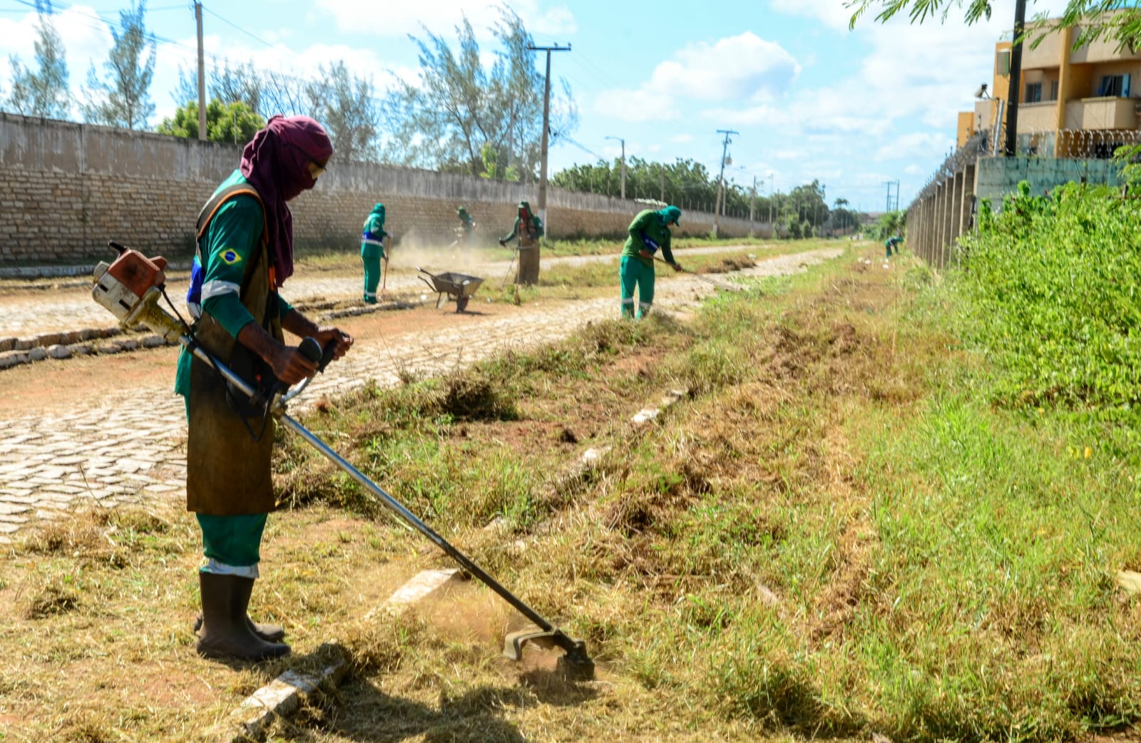 Mossoró Limpa”: Prefeitura fortalece limpeza dos canteiros urbanos