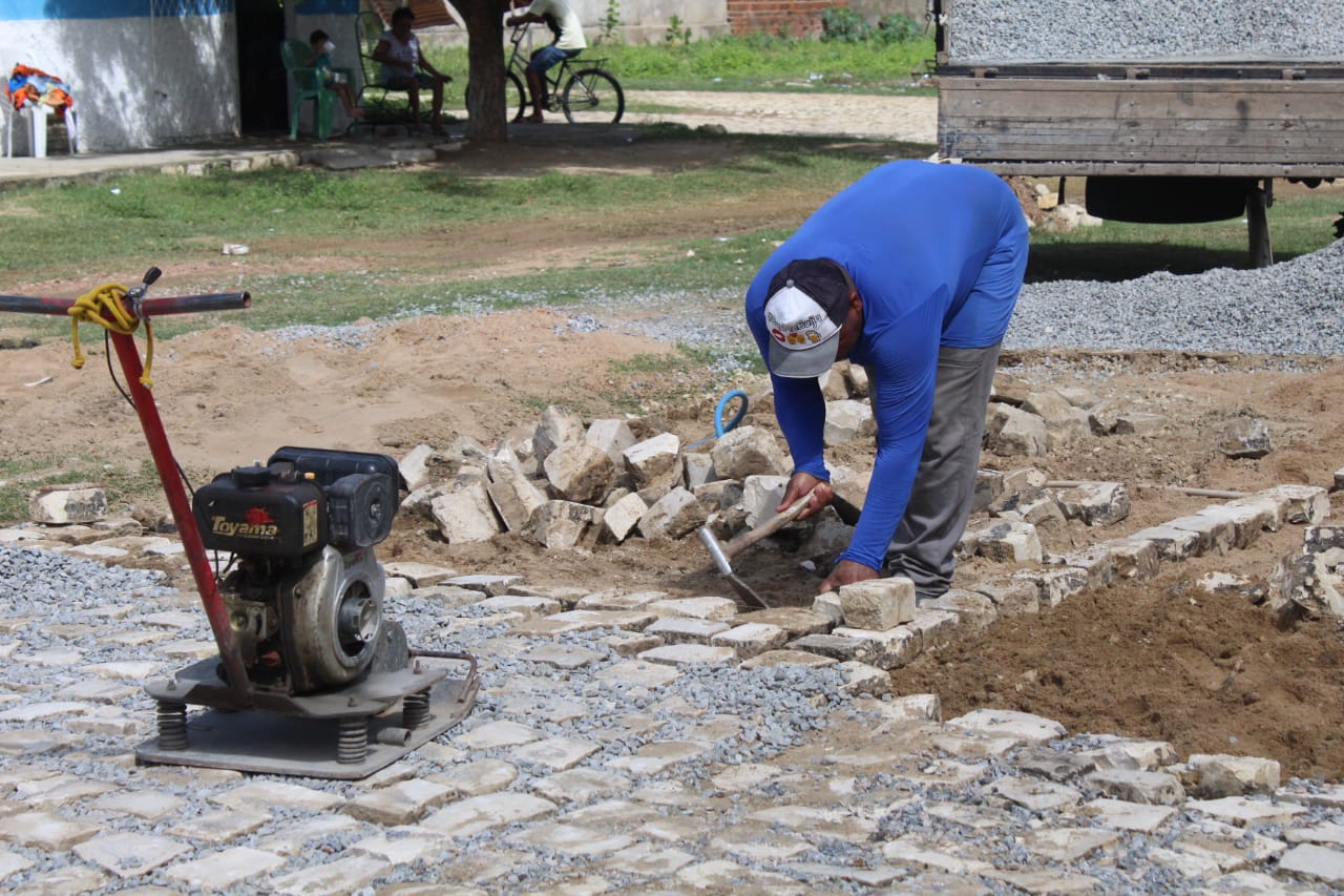 Obras de infraestrutura avançam no bairro Barrocas