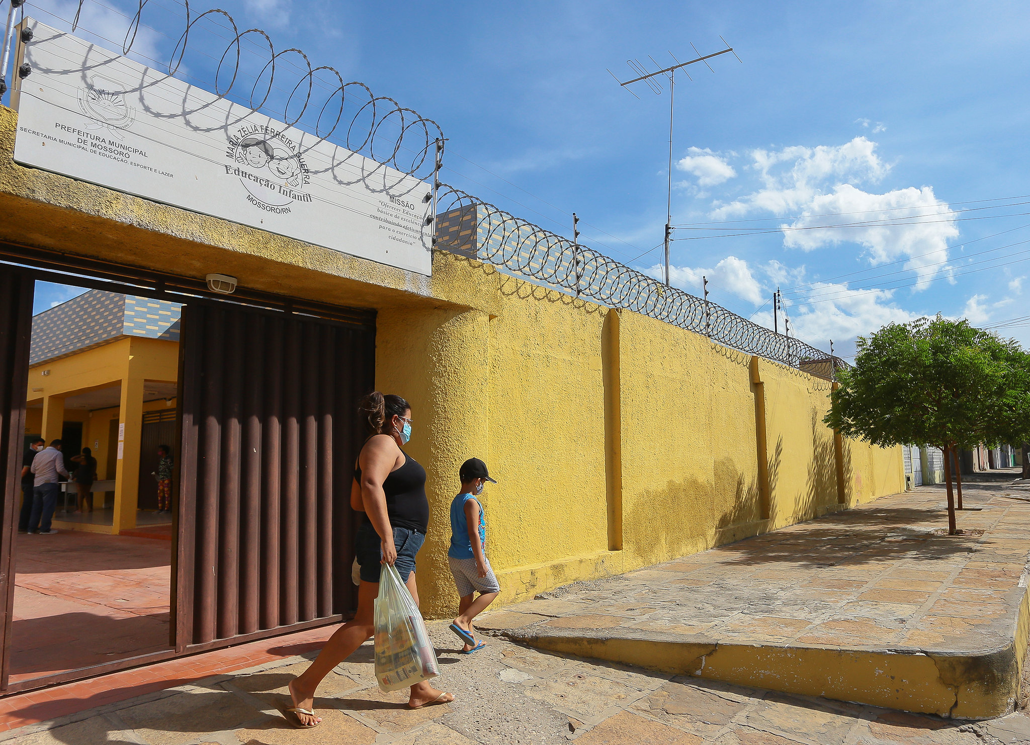 Entrega de kits de merenda escolar segue em unidades que permanecem com ensino remoto