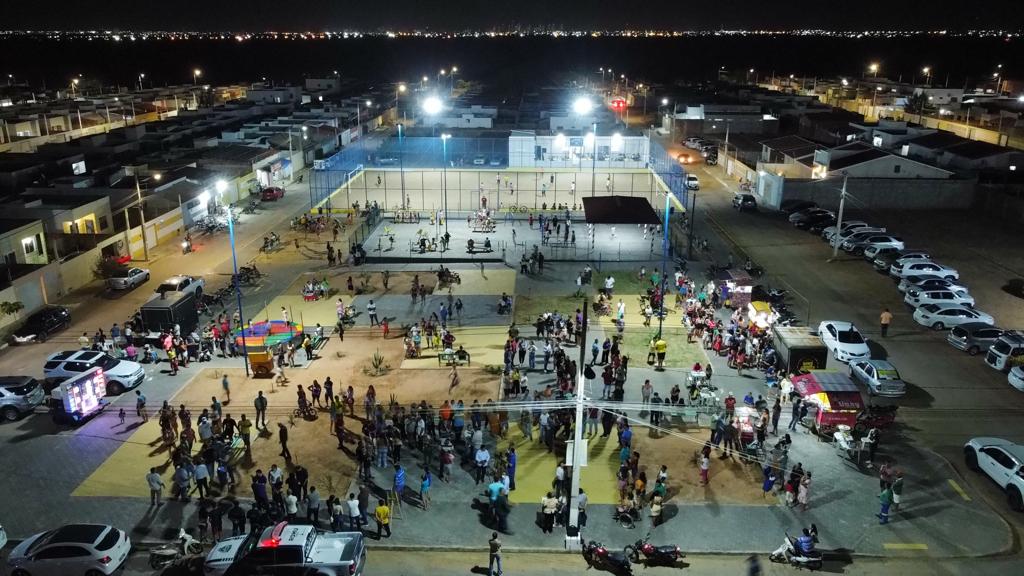 Moradores do conjunto Nova Mossoró comemoram entrega de complexo esportivo