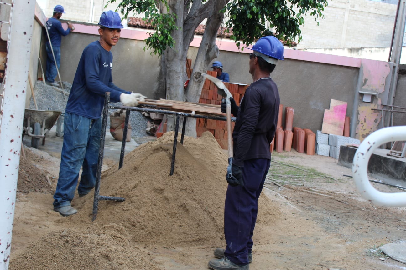 Semasc vistoria obras do CRAS do Alto de São Manoel