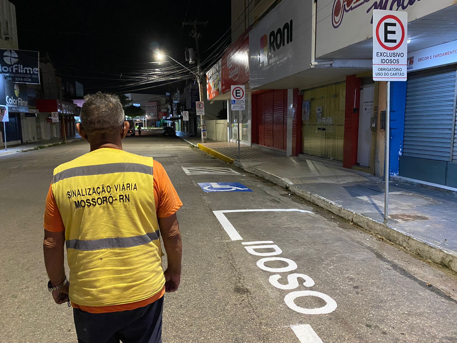 Nova sinalização organiza estacionamento e melhora o trânsito no Centro