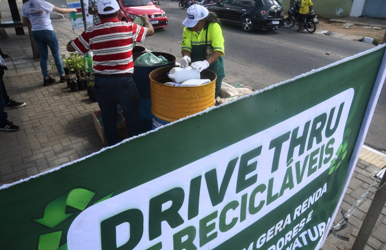 Prefeitura de Mossoró promove drive thru de recicláveis no bairro Aeroporto