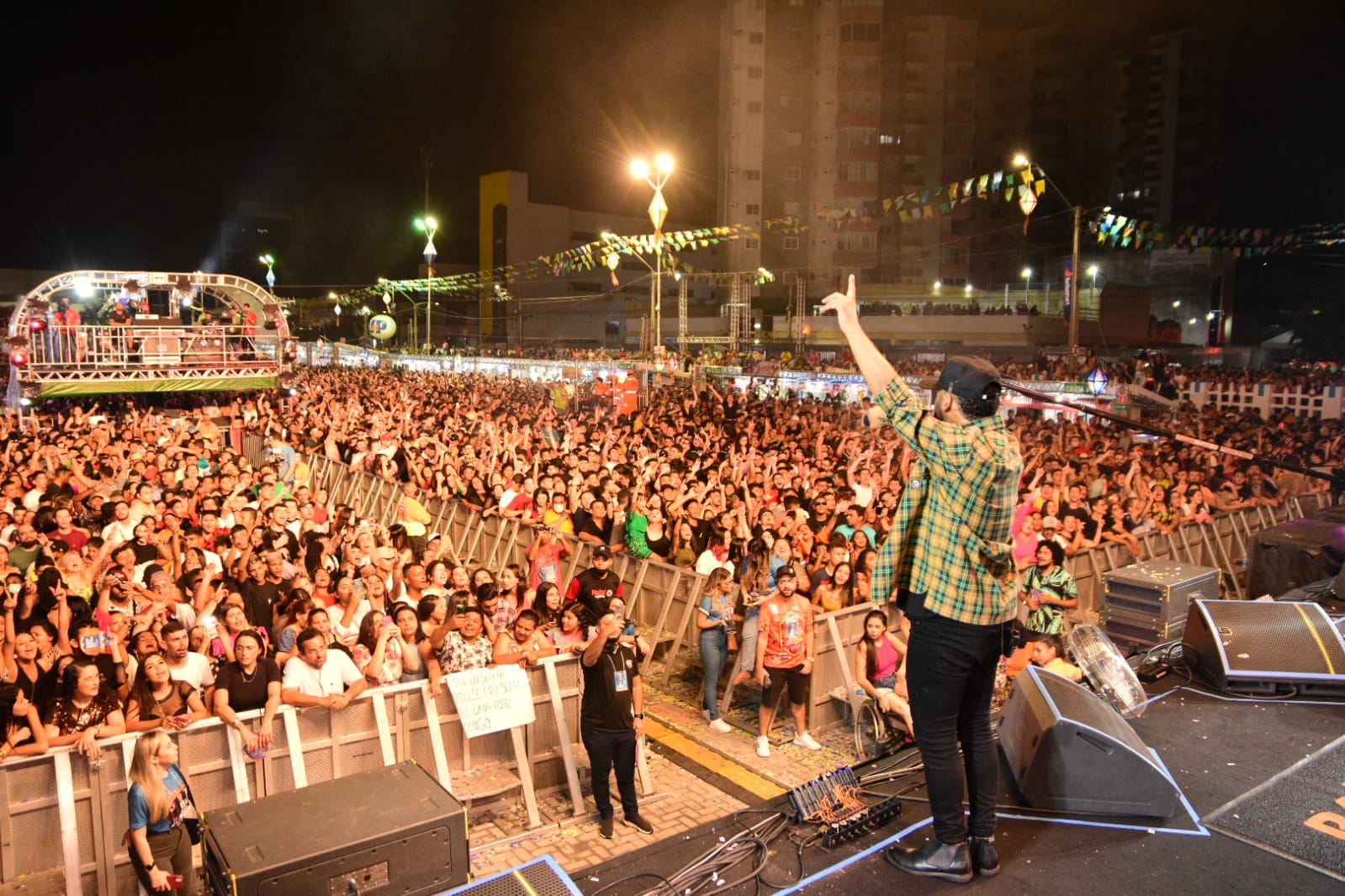 Artistas potiguares agitam público em noite de shows na Estação da Artes