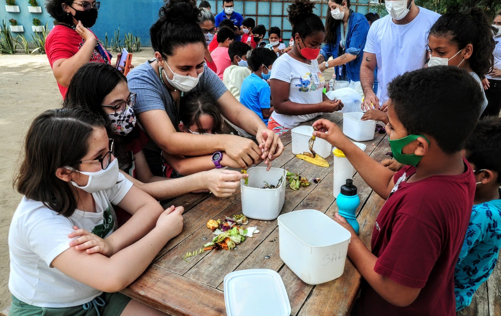 Crianças participam de oficina ambiental no Parque Maurício de Oliveira