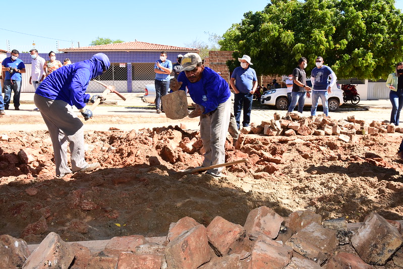 Passagem de Pedra recebe mutirão com serviços de limpeza e infraestrutura