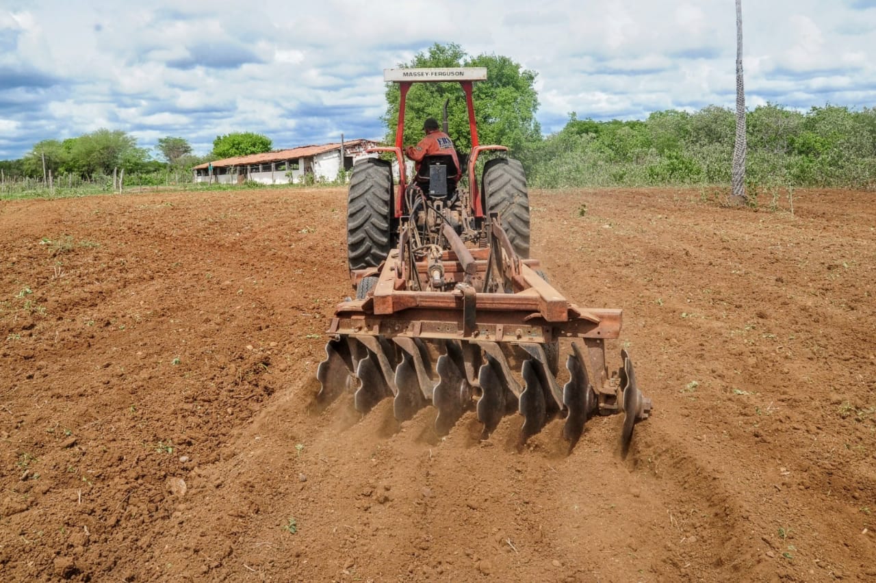 Secretaria define prazo de entrega de óleo diesel a agricultores cadastrados no "Programa Semear"