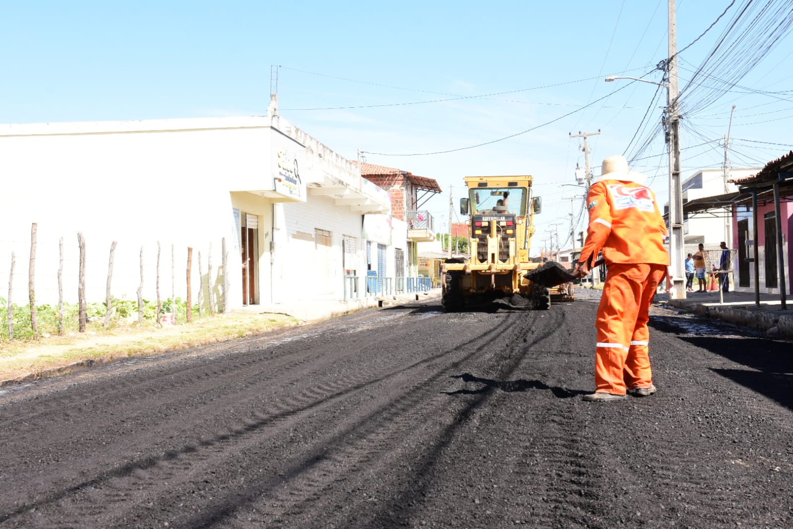 Pavimentação asfáltica interliga importantes vias do bairro Barrocas