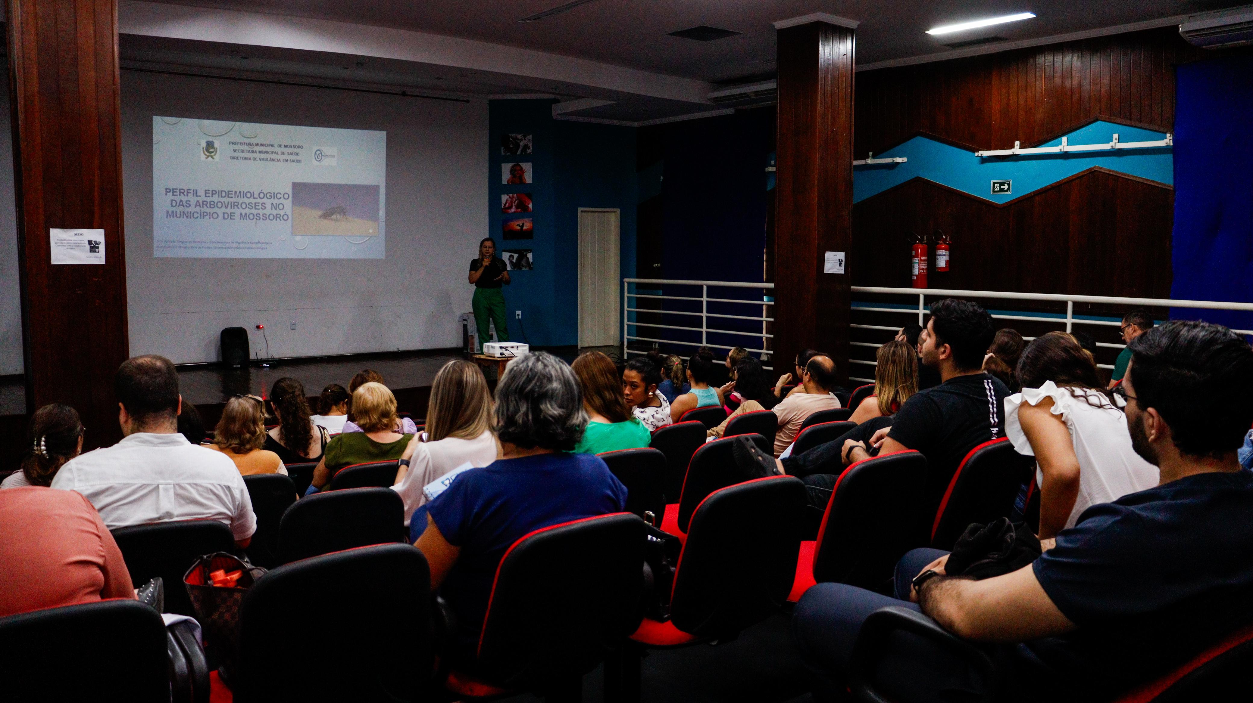 Médicos e enfermeiros de UBSs de Mossoró participam de capacitação sobre arboviroses