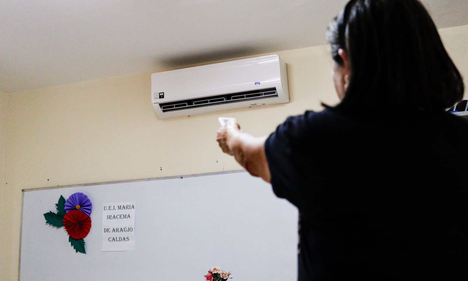 ‘Até o aprendizado da criança vai melhorar’, afirma professora sobre climatização de UEI