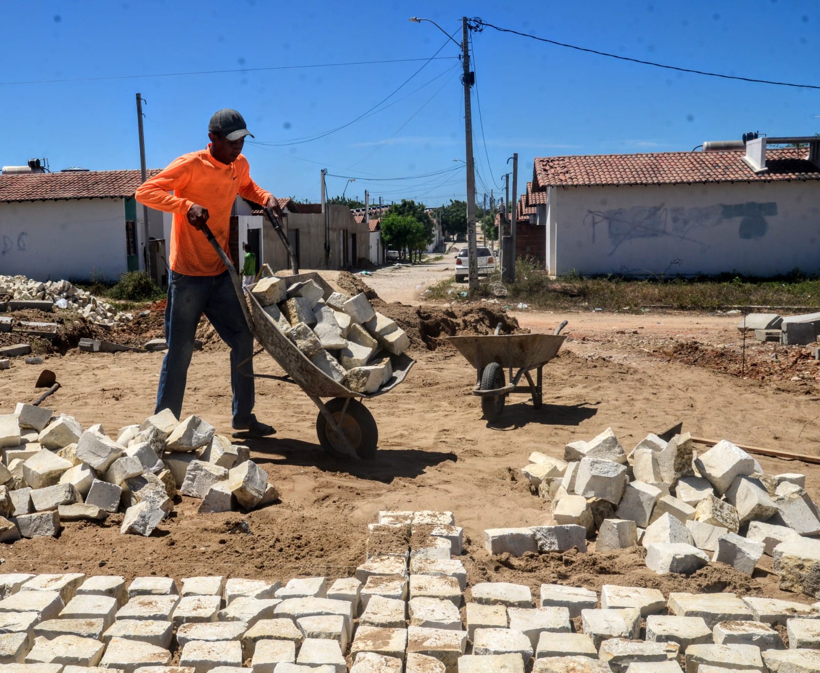 Prefeitura de Mossoró promove recuperação da malha viária no Conjunto Odete Rosado