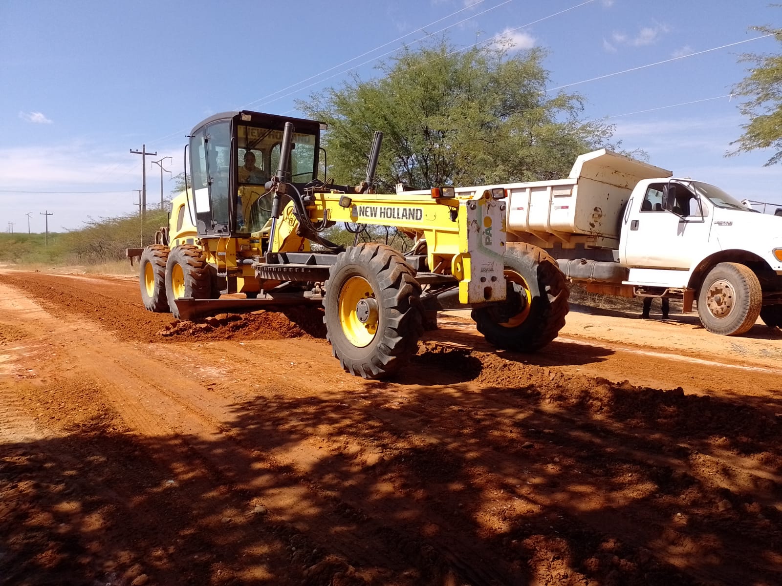 Secretaria de Infraestrutura realiza recuperação em via de acesso a Passagem de Pedras