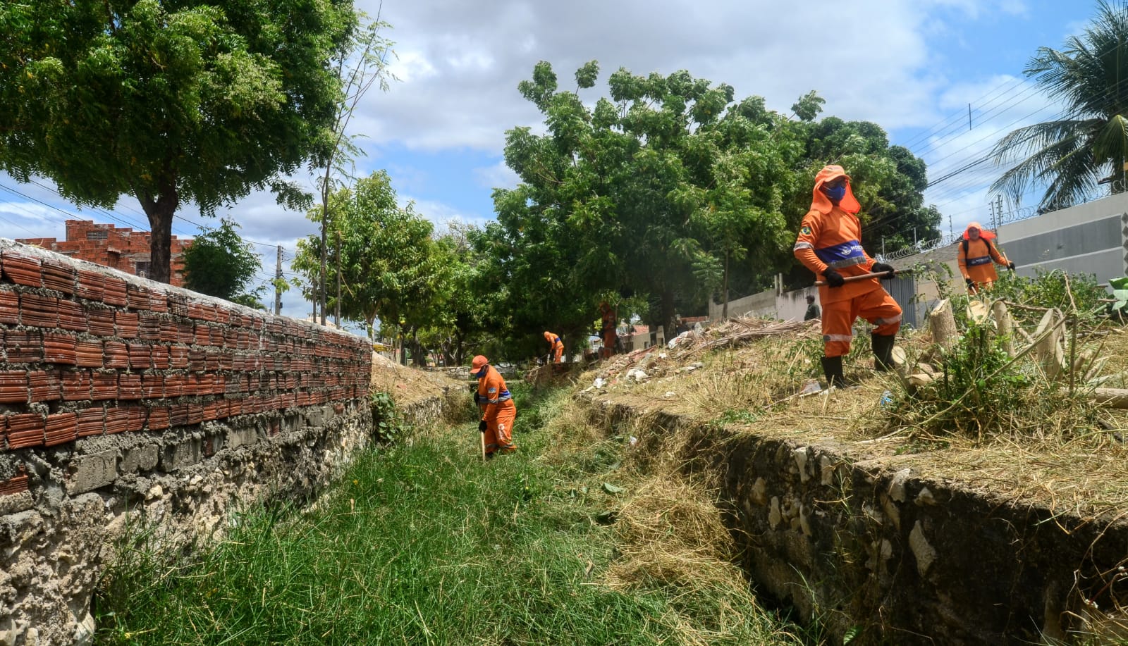 “Mossoró Limpa” - Bairro Vingt Rosado recebe mutirão de limpeza