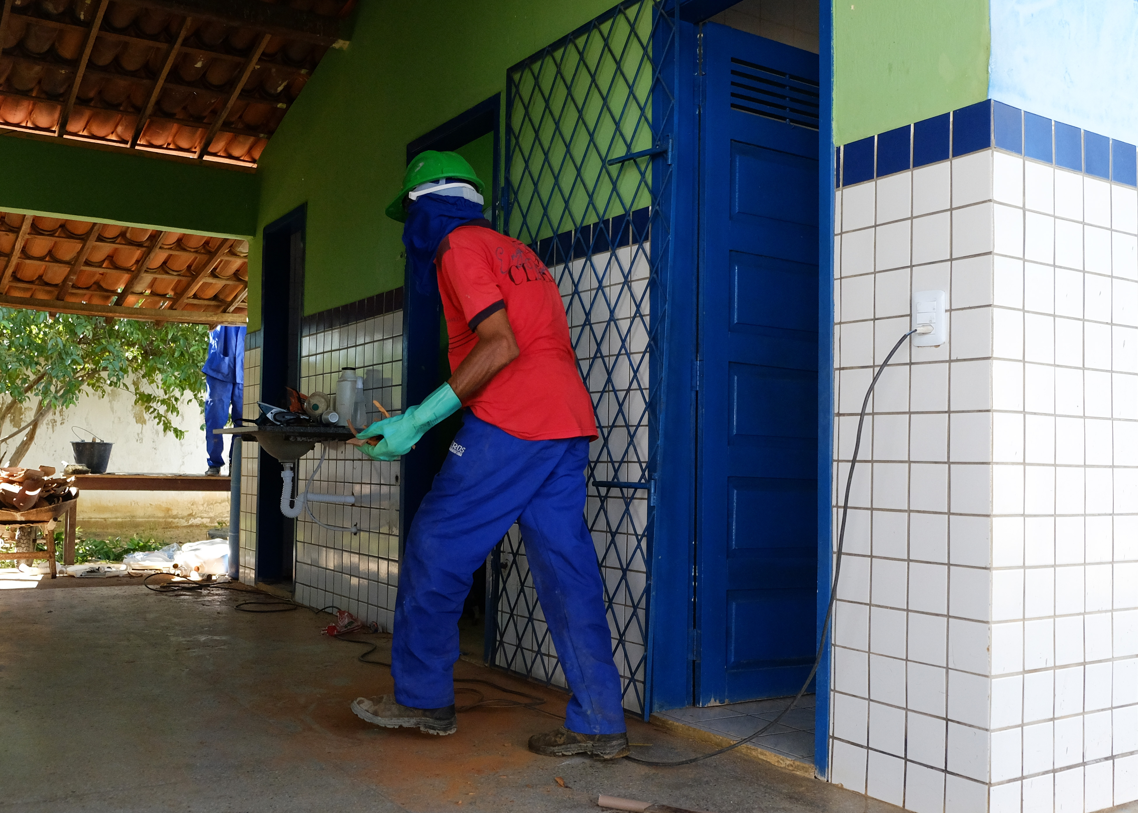 Escola Municipal Chafariz I passa por manutenção em mutirão para solucionar problemas críticos