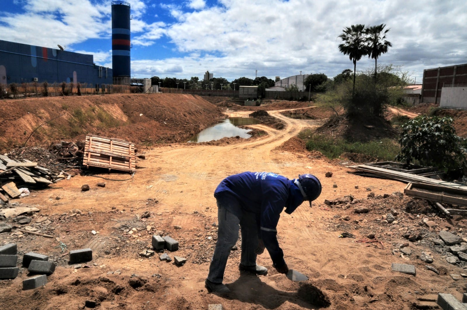 Prefeitura avança com obras e serviços na Lagoa do Bispo e adjacências